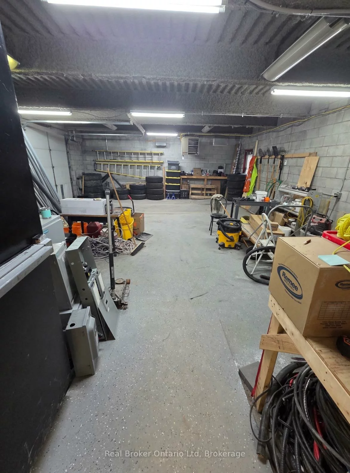 90, Anne, 400 North, Barrie