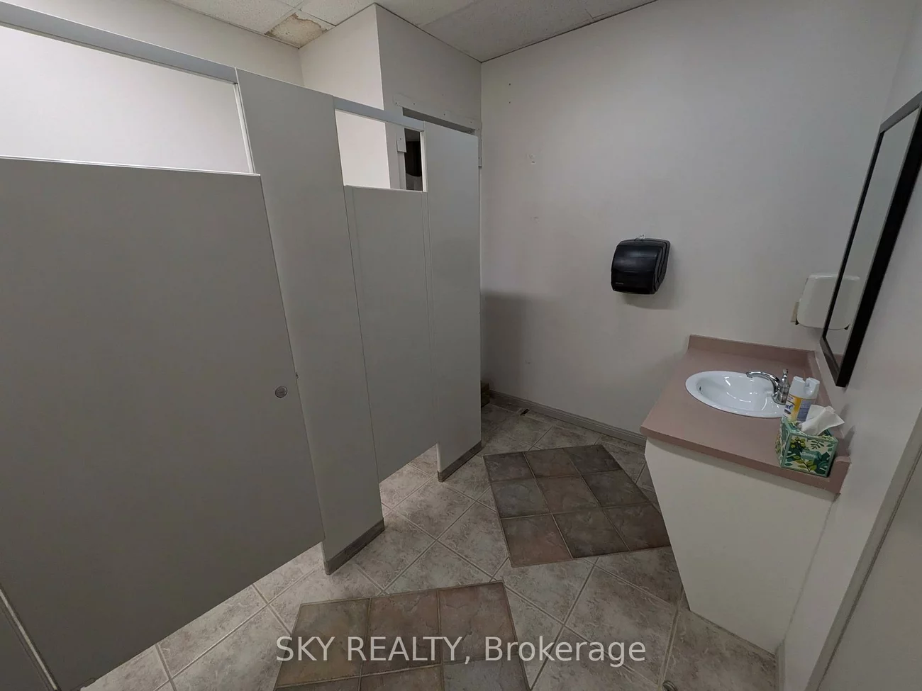 411, Huronia, 400 East, Barrie