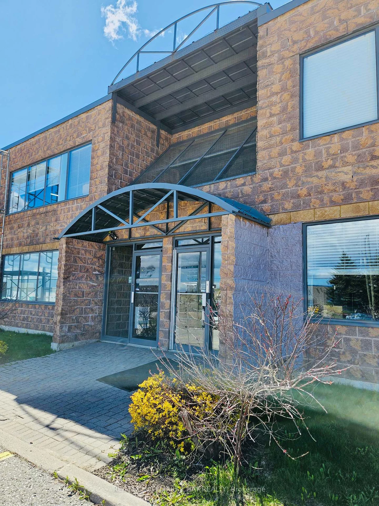 94, Saunders, 400 East, Barrie
