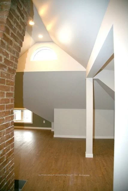 18, Worsley, City Centre, Barrie