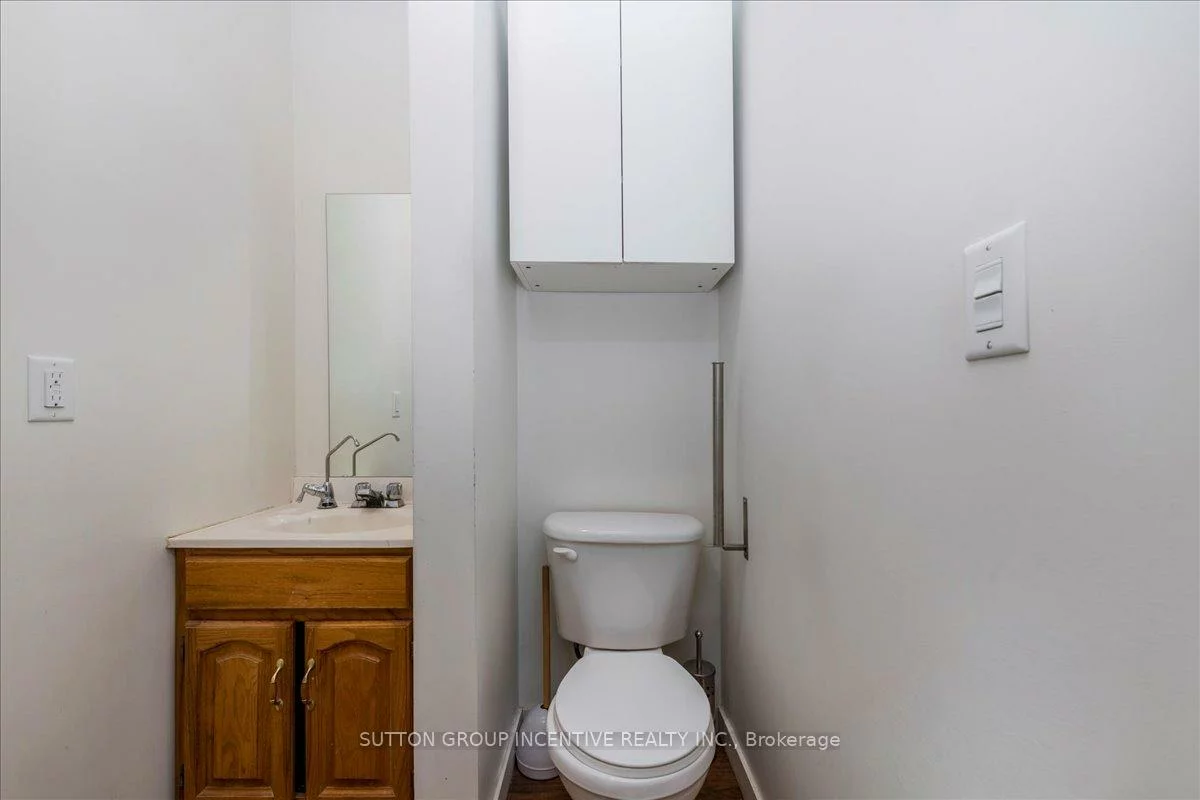 18, Worsley, City Centre, Barrie