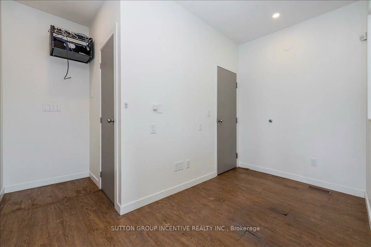 18, Worsley, City Centre, Barrie