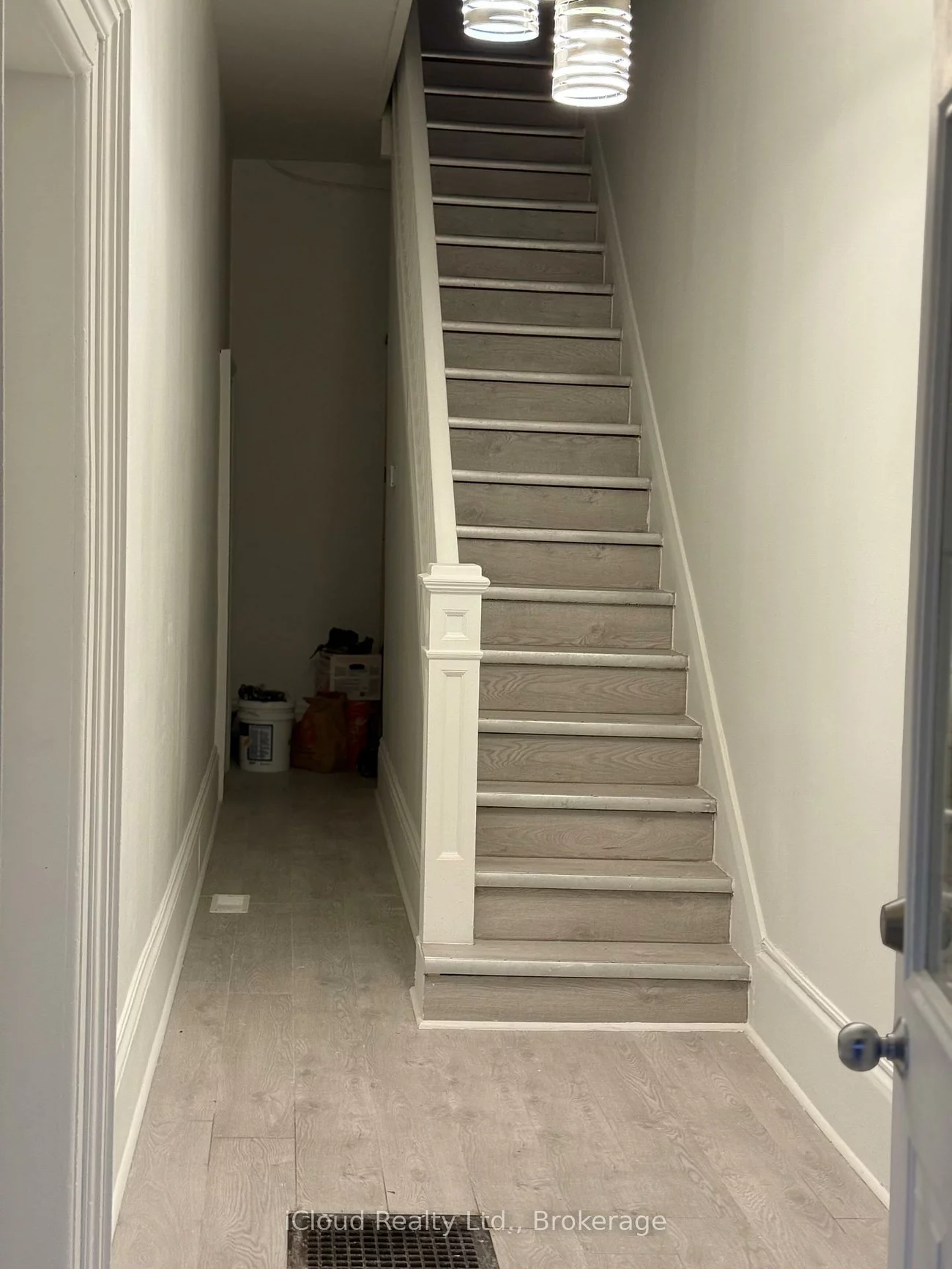 61, Mary, City Centre, Barrie