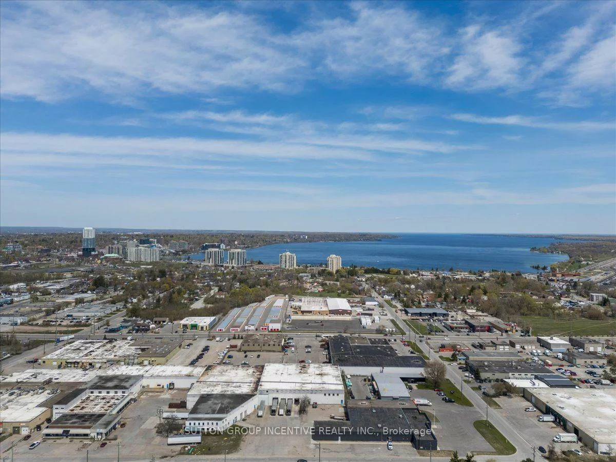 25, Lorena, 400 North, Barrie