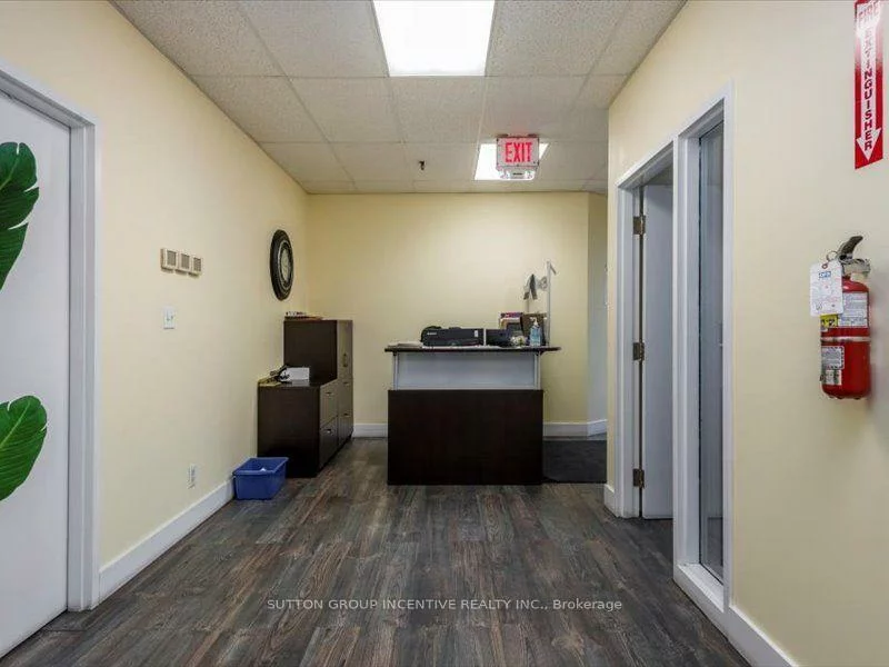 25, Lorena, 400 North, Barrie