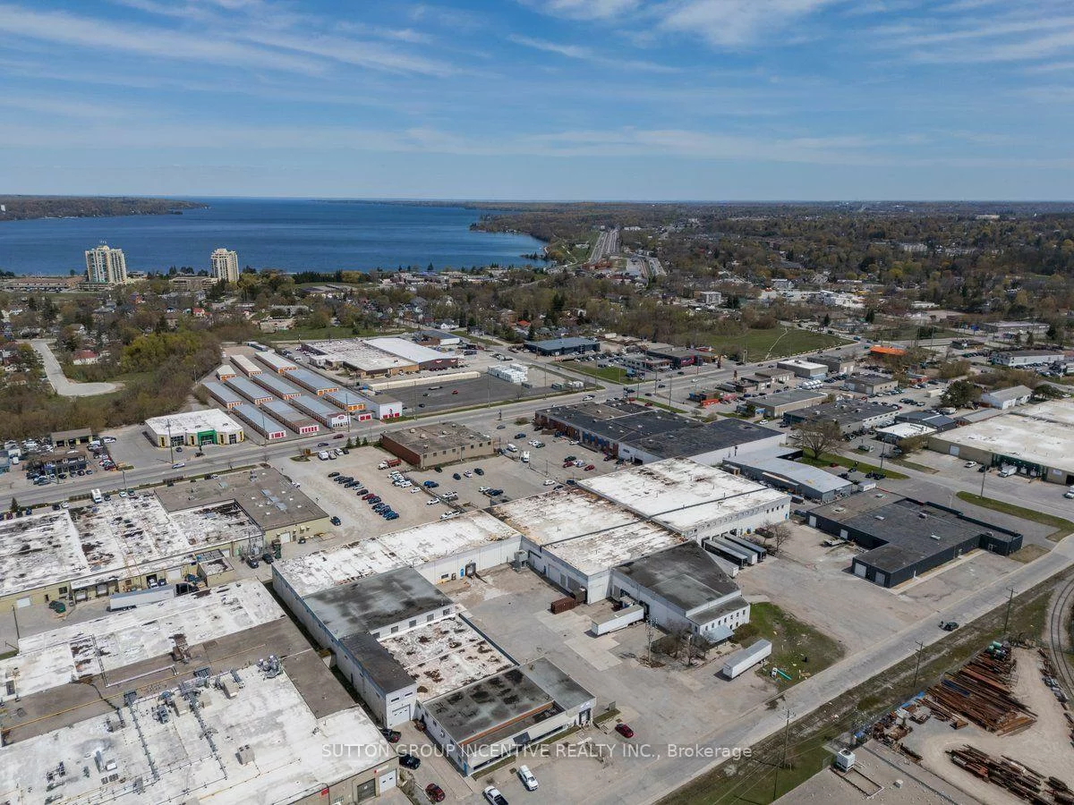 25, Lorena, 400 North, Barrie