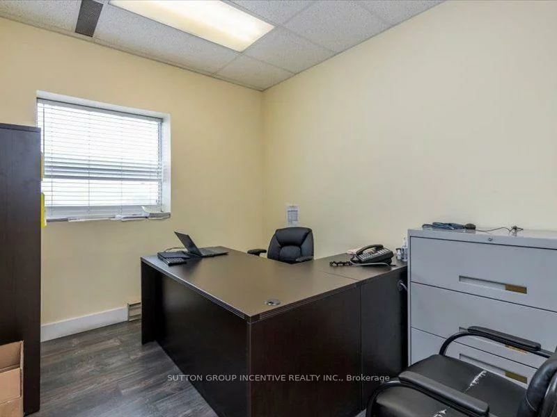 25, Lorena, 400 North, Barrie