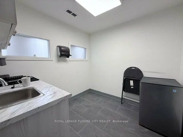 43, Collier, City Centre, Barrie