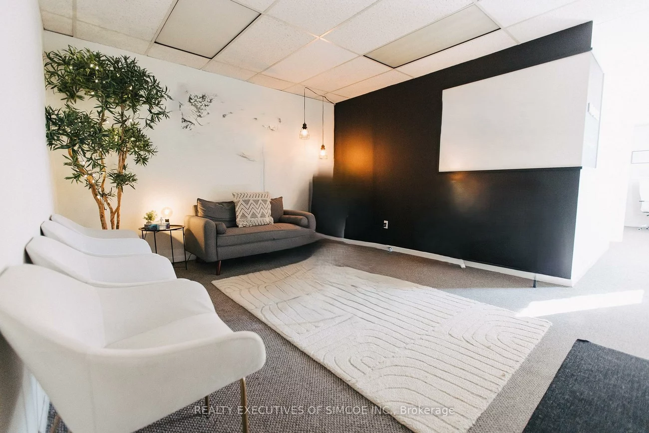 28, Owen, City Centre, Barrie