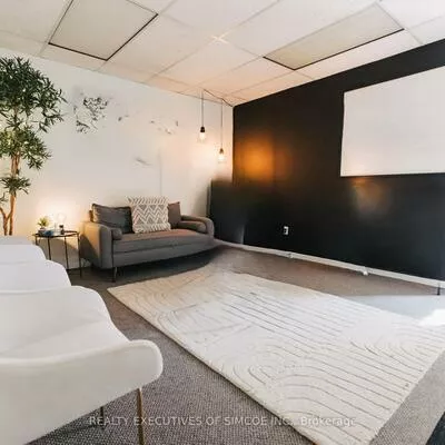 28, Owen, City Centre, Barrie