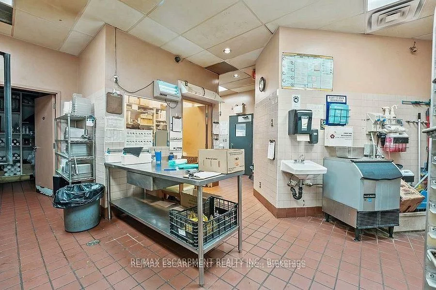 501, Bryne, Holly, Barrie