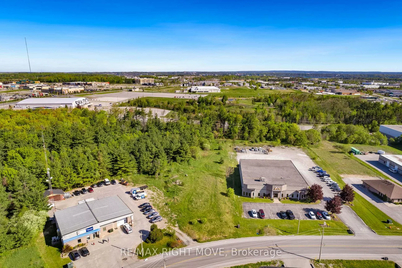 44, Hooper, 400 East, Barrie