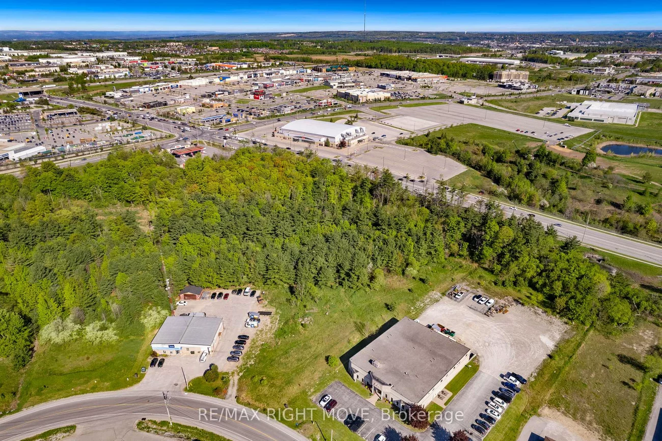 44, Hooper, 400 East, Barrie