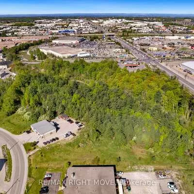 44, Hooper, 400 East, Barrie