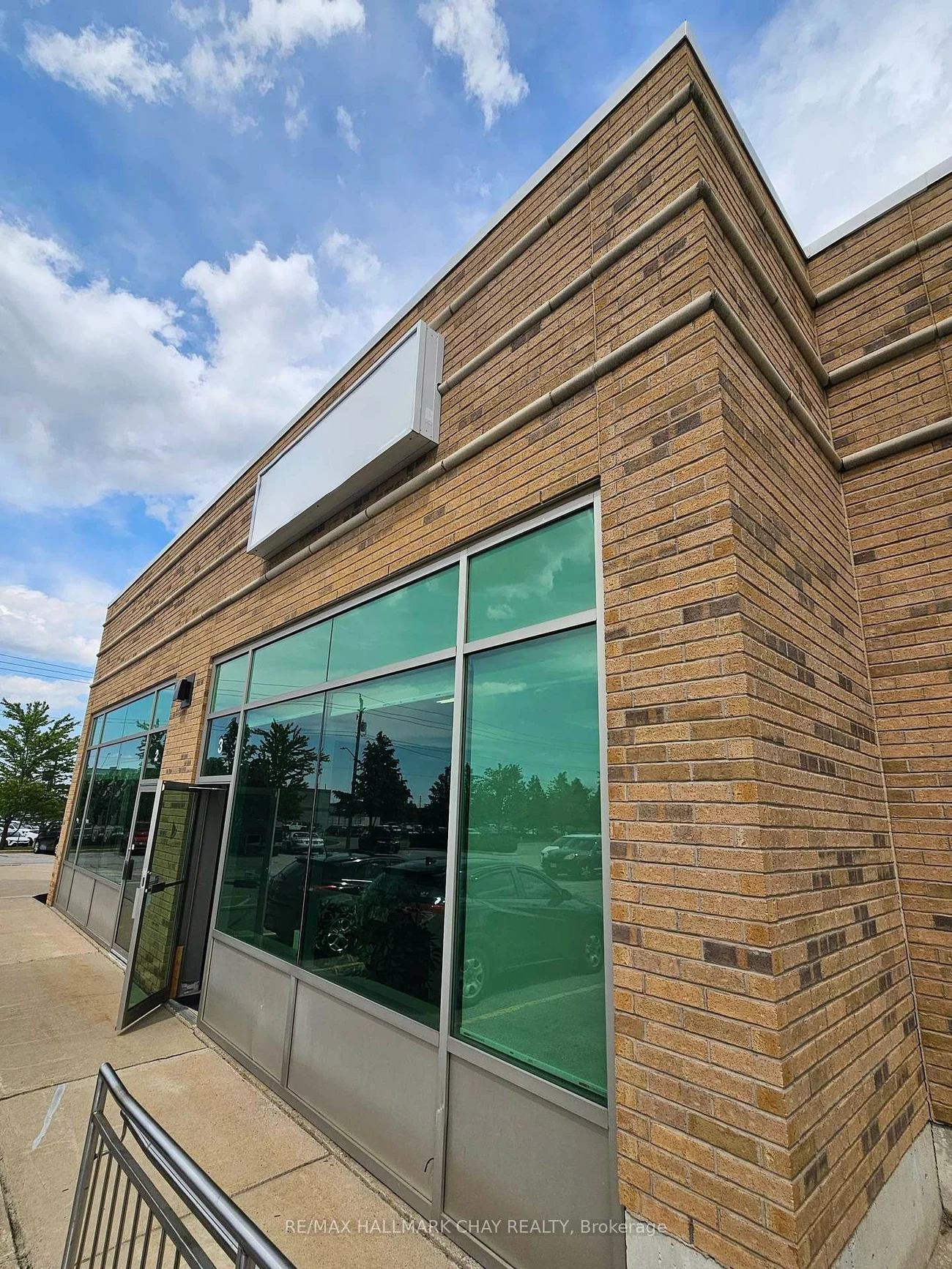51, King, 400 West, Barrie