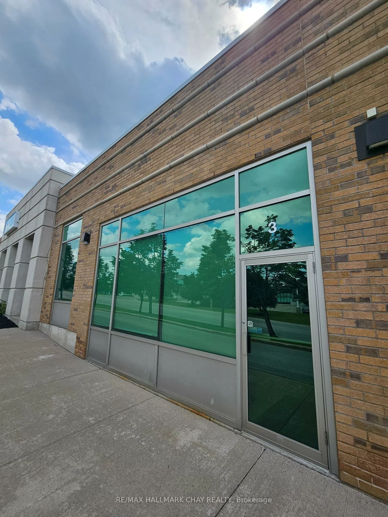 51, King, 400 West, Barrie