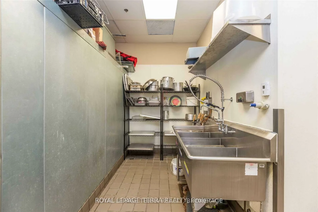649, Yonge, Painswick South, Barrie