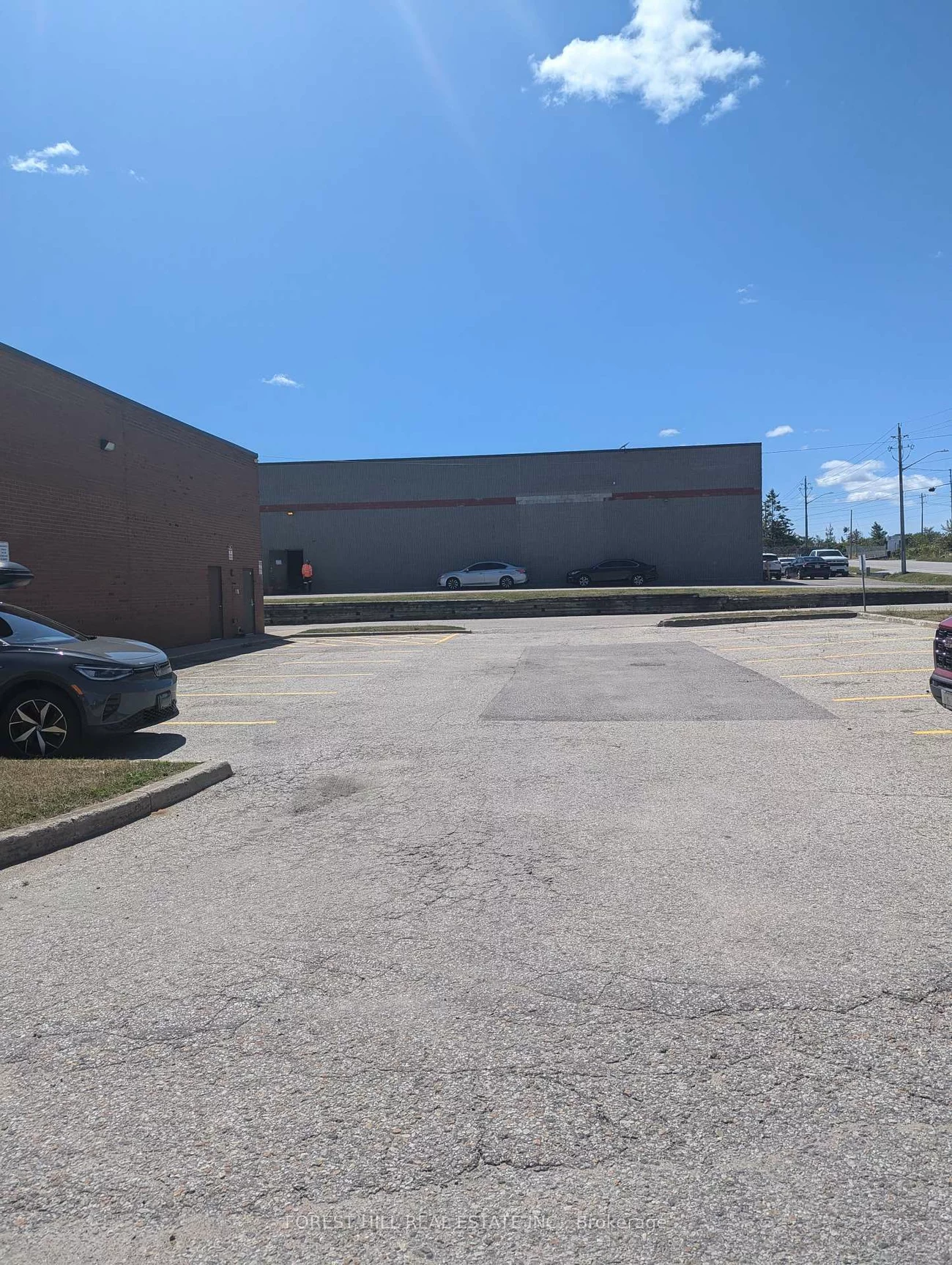 25, Saunders, 400 East, Barrie
