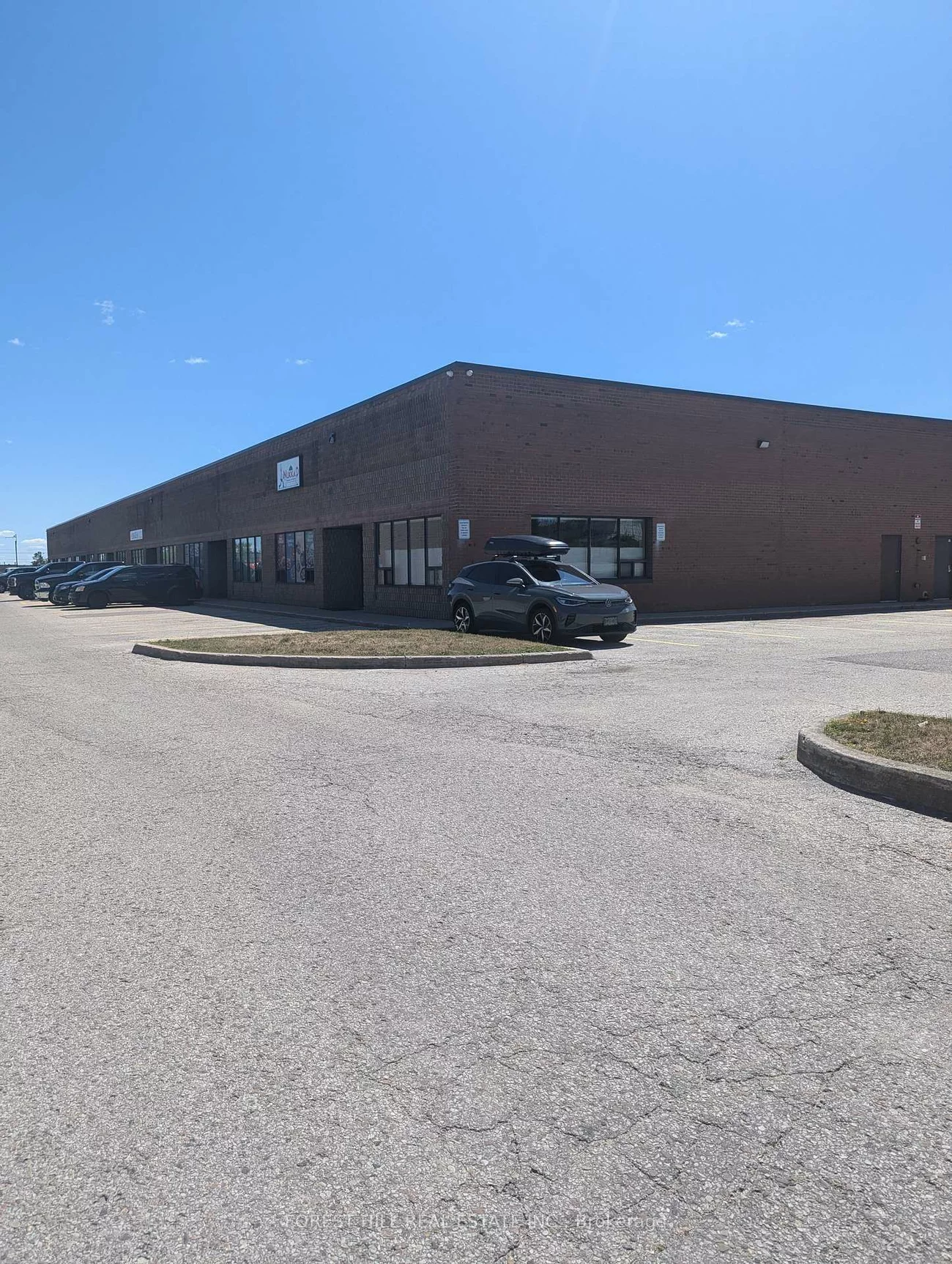 25, Saunders, 400 East, Barrie