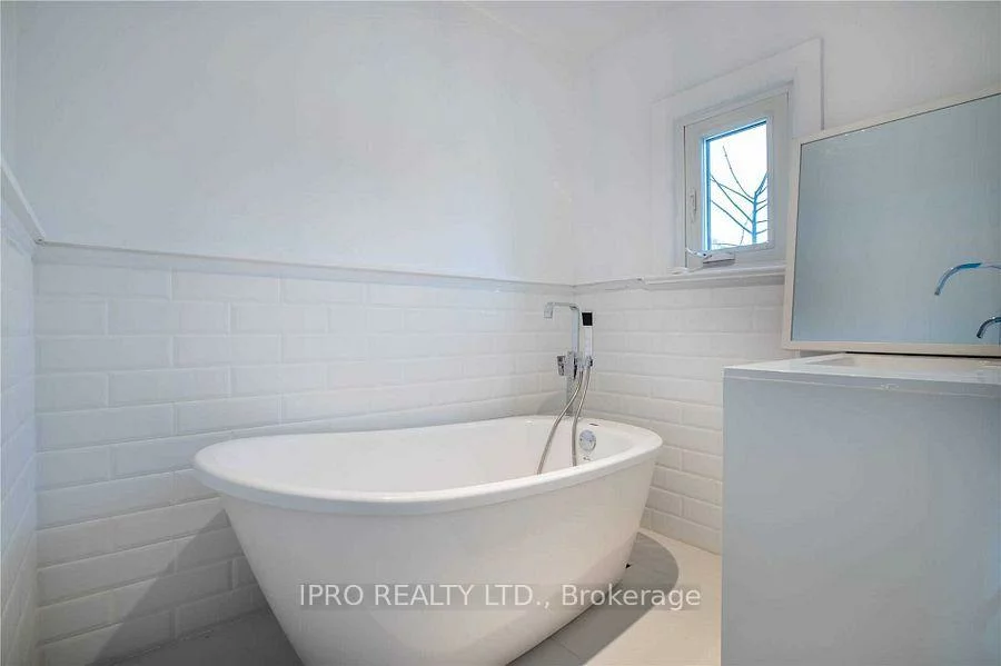 59, Mary, City Centre, Barrie