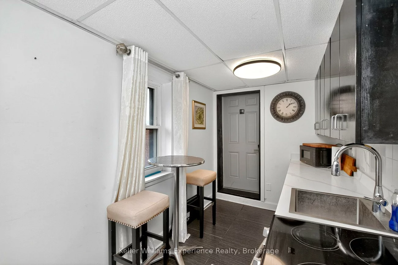49, Mary, City Centre, Barrie