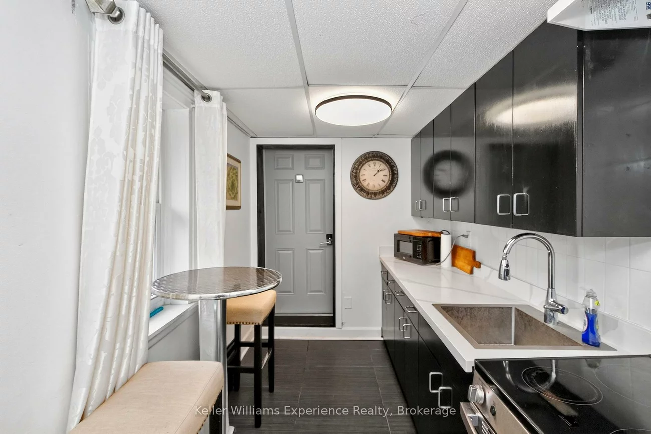 49, Mary, City Centre, Barrie