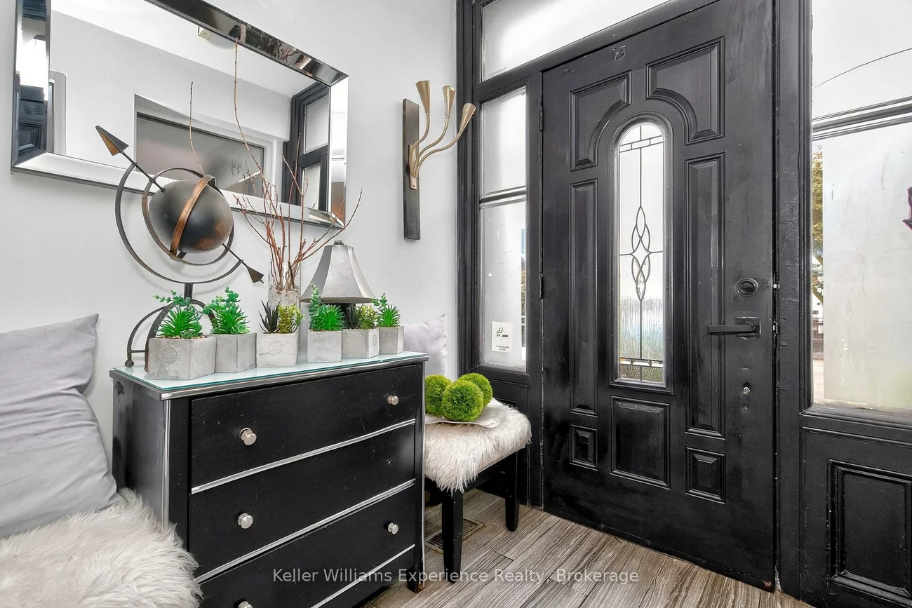 49, Mary, City Centre, Barrie