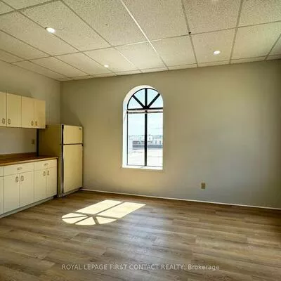 48, Collier, City Centre, Barrie