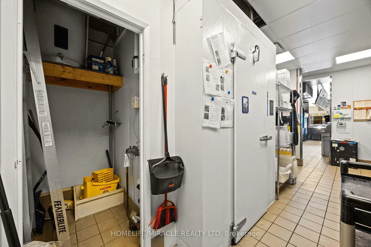 353, Duckworth, Grove East, Barrie