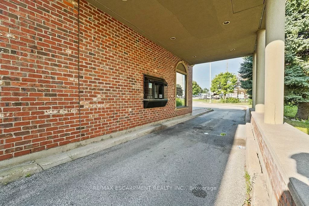 501, Bryne, 400 West, Barrie