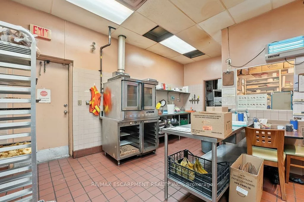 501, Bryne, 400 West, Barrie