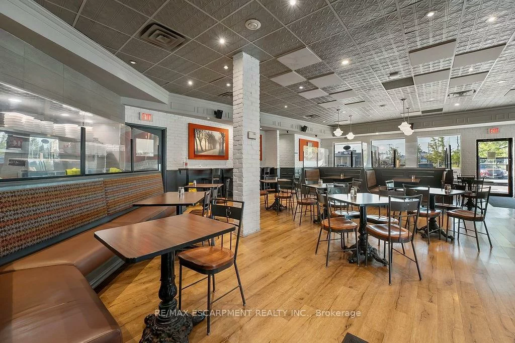 501, Bryne, 400 West, Barrie