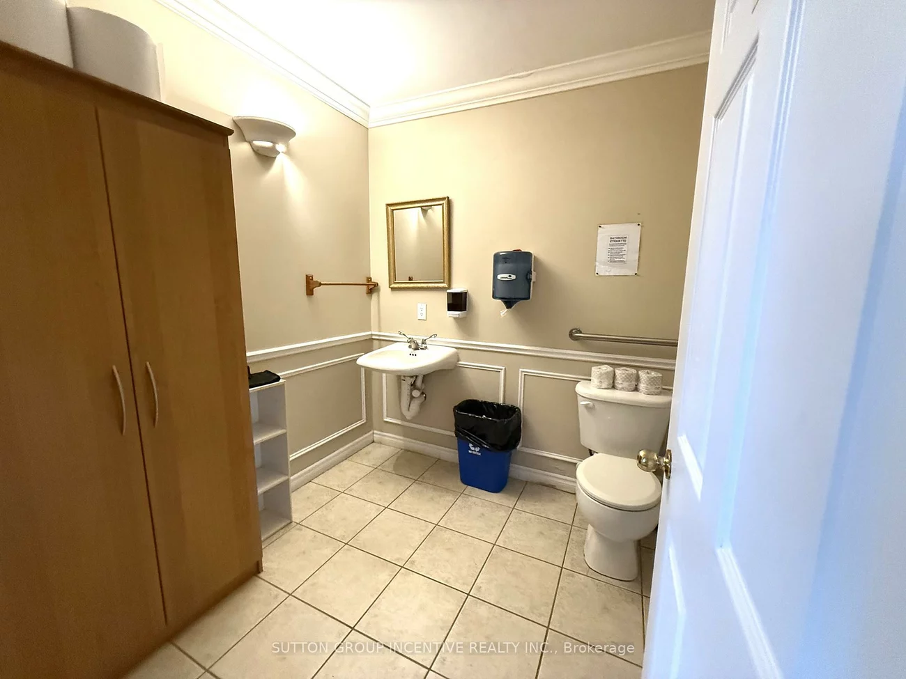 218, Lockhart, 400 East, Barrie