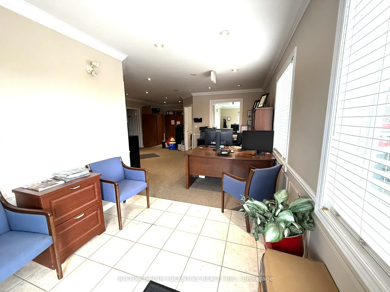 218, Lockhart, 400 East, Barrie