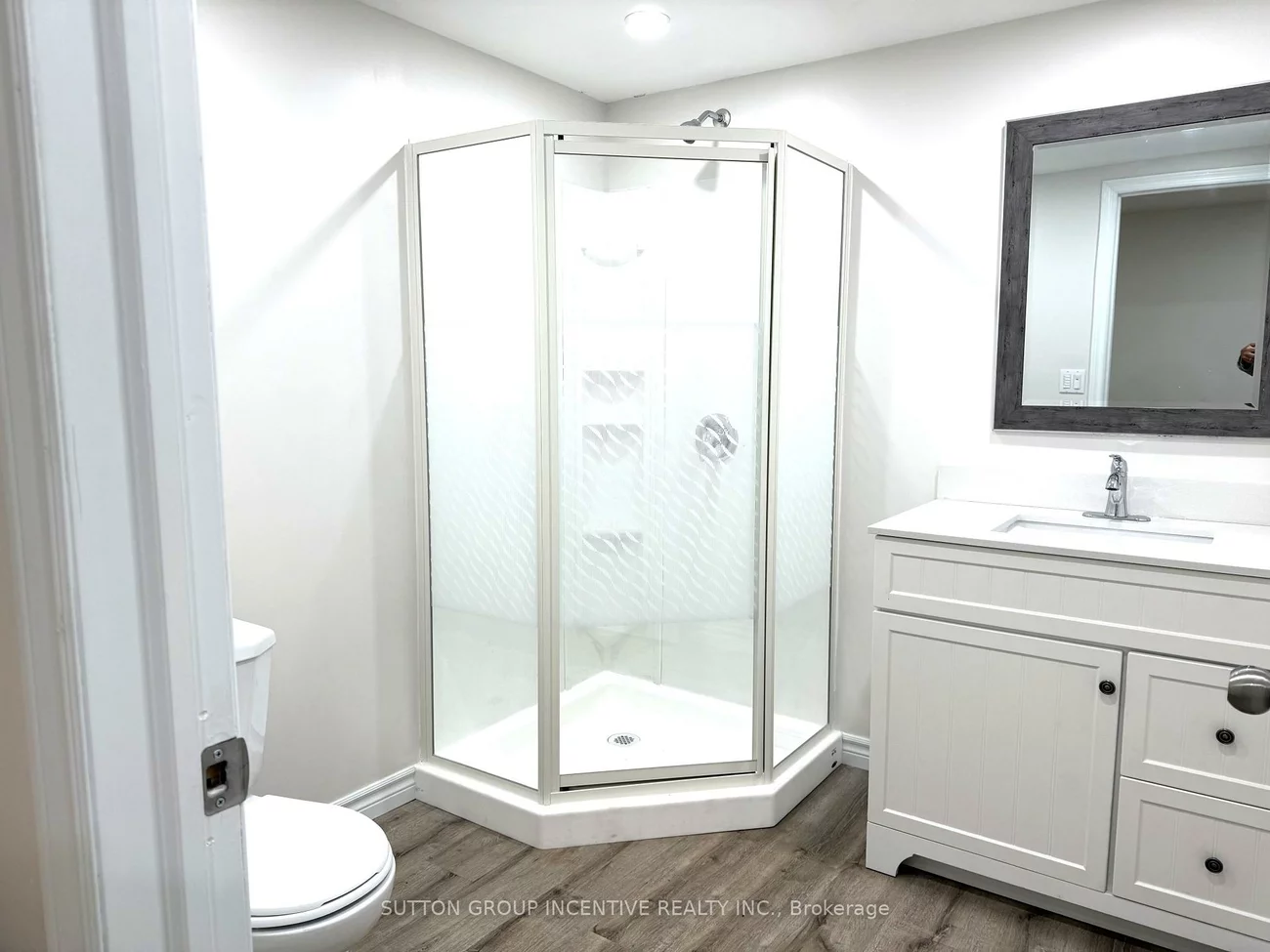 218, Lockhart, 400 East, Barrie