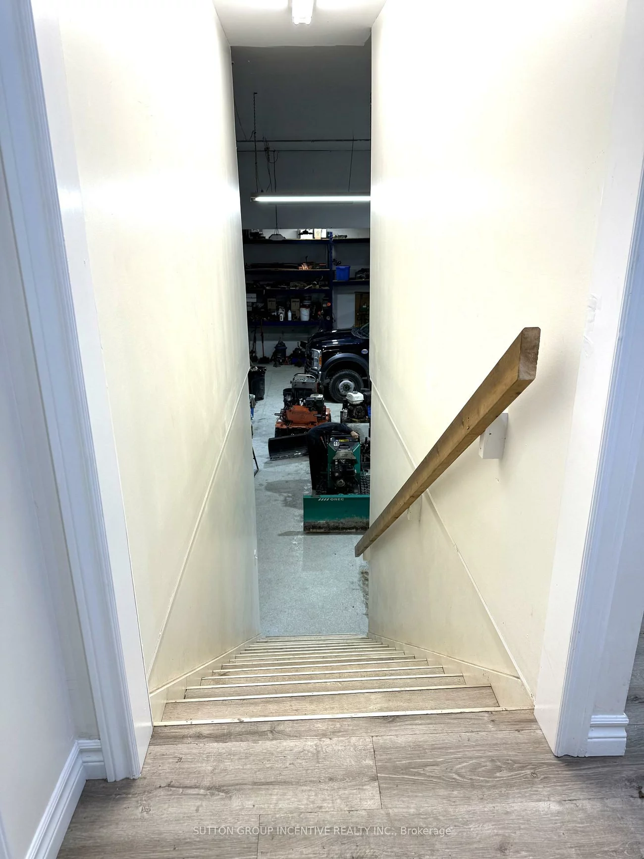 218, Lockhart, 400 East, Barrie