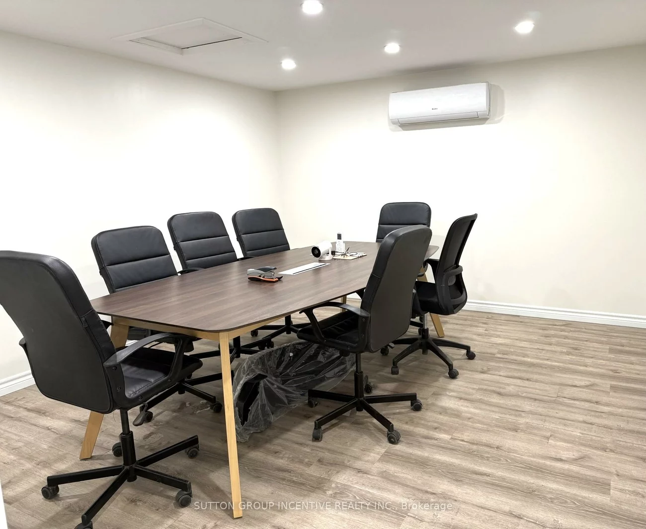 218, Lockhart, 400 East, Barrie