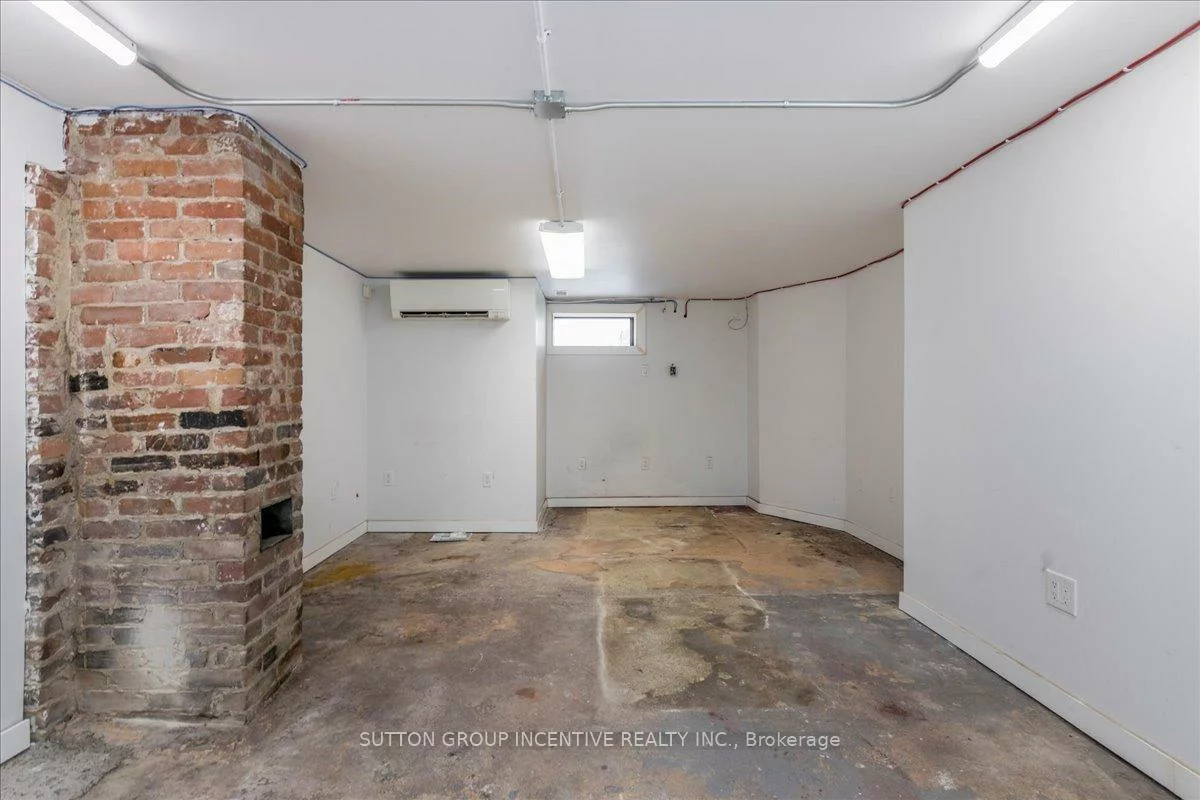 18, Worsley, City Centre, Barrie