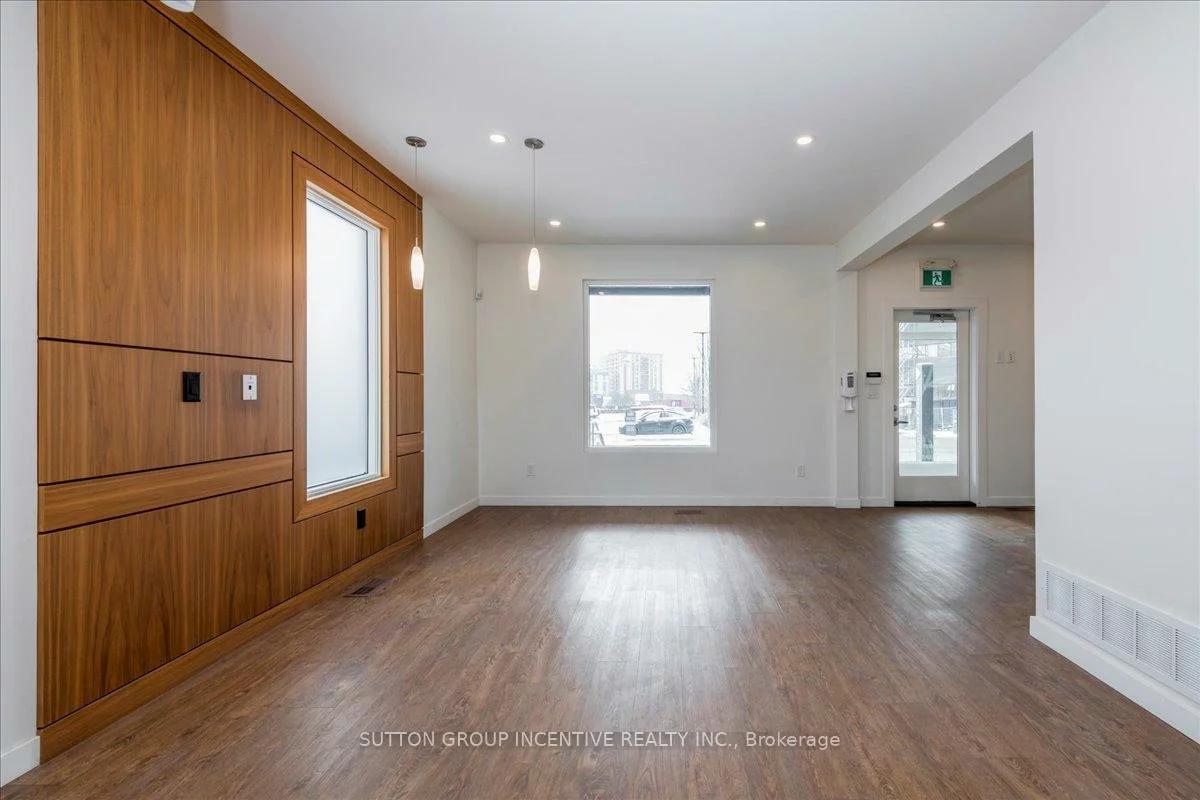 18, Worsley, City Centre, Barrie