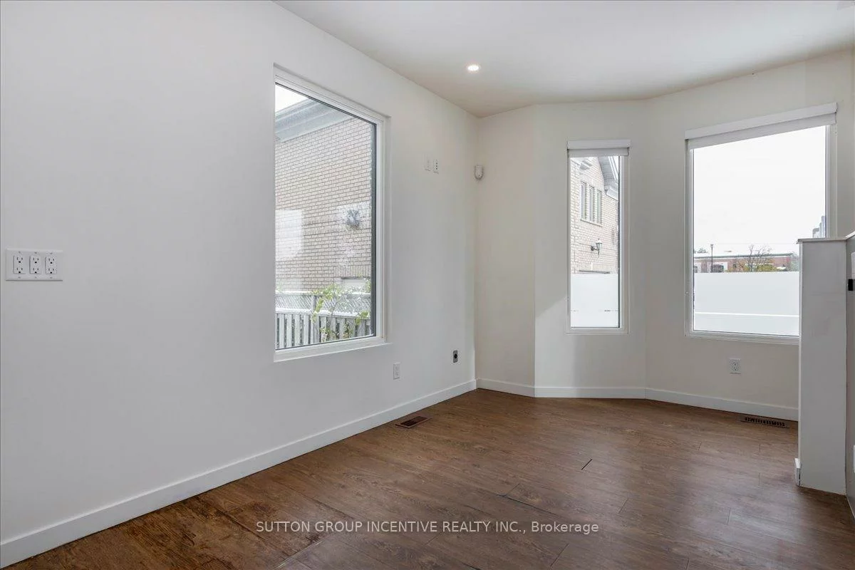 18, Worsley, City Centre, Barrie