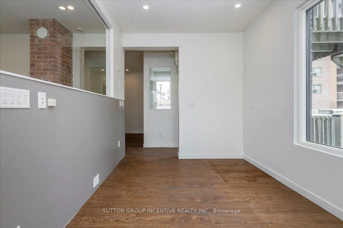 18, Worsley, City Centre, Barrie