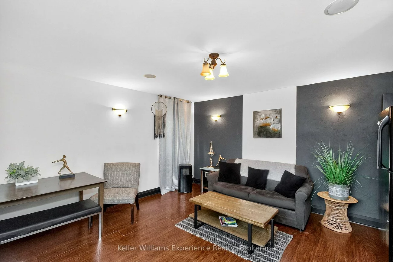 49, Mary, City Centre, Barrie