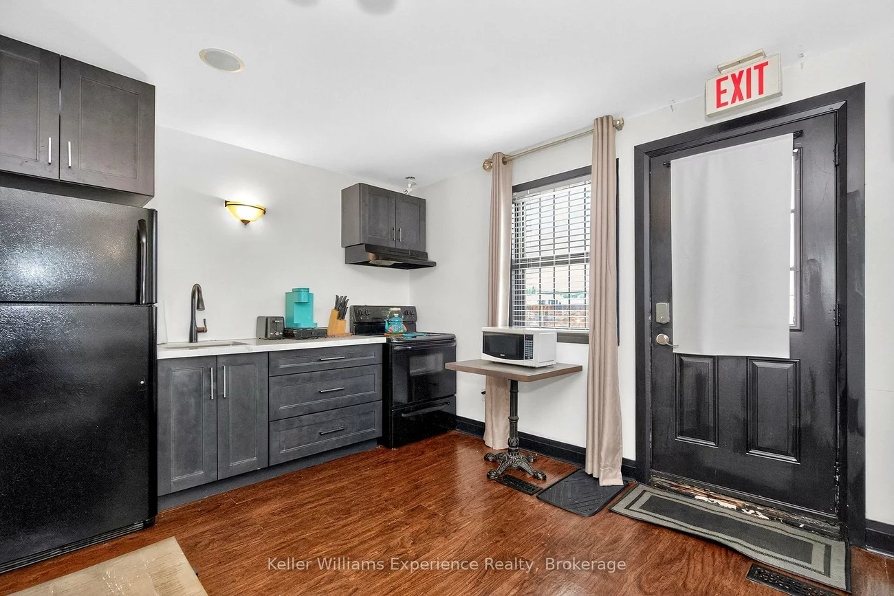 49, Mary, City Centre, Barrie