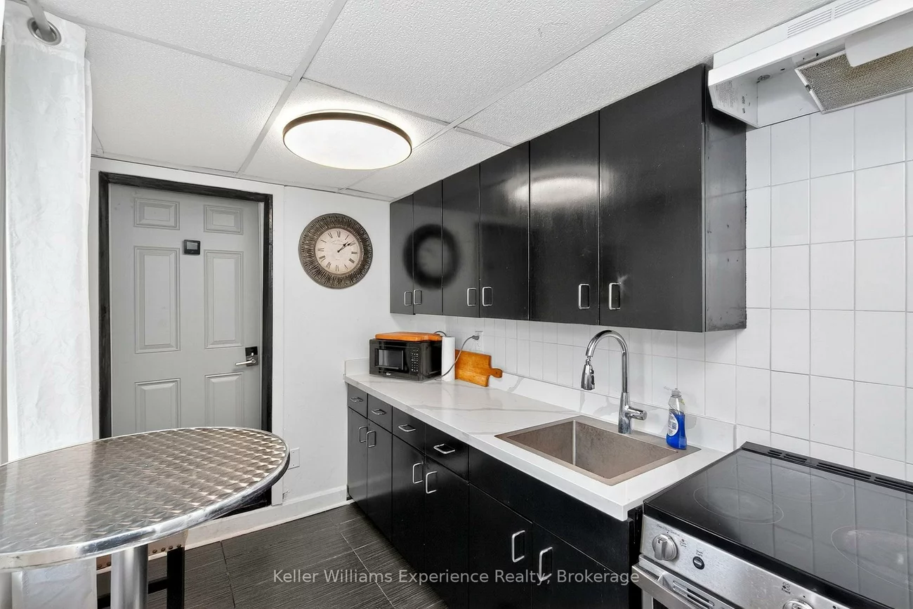 49, Mary, City Centre, Barrie