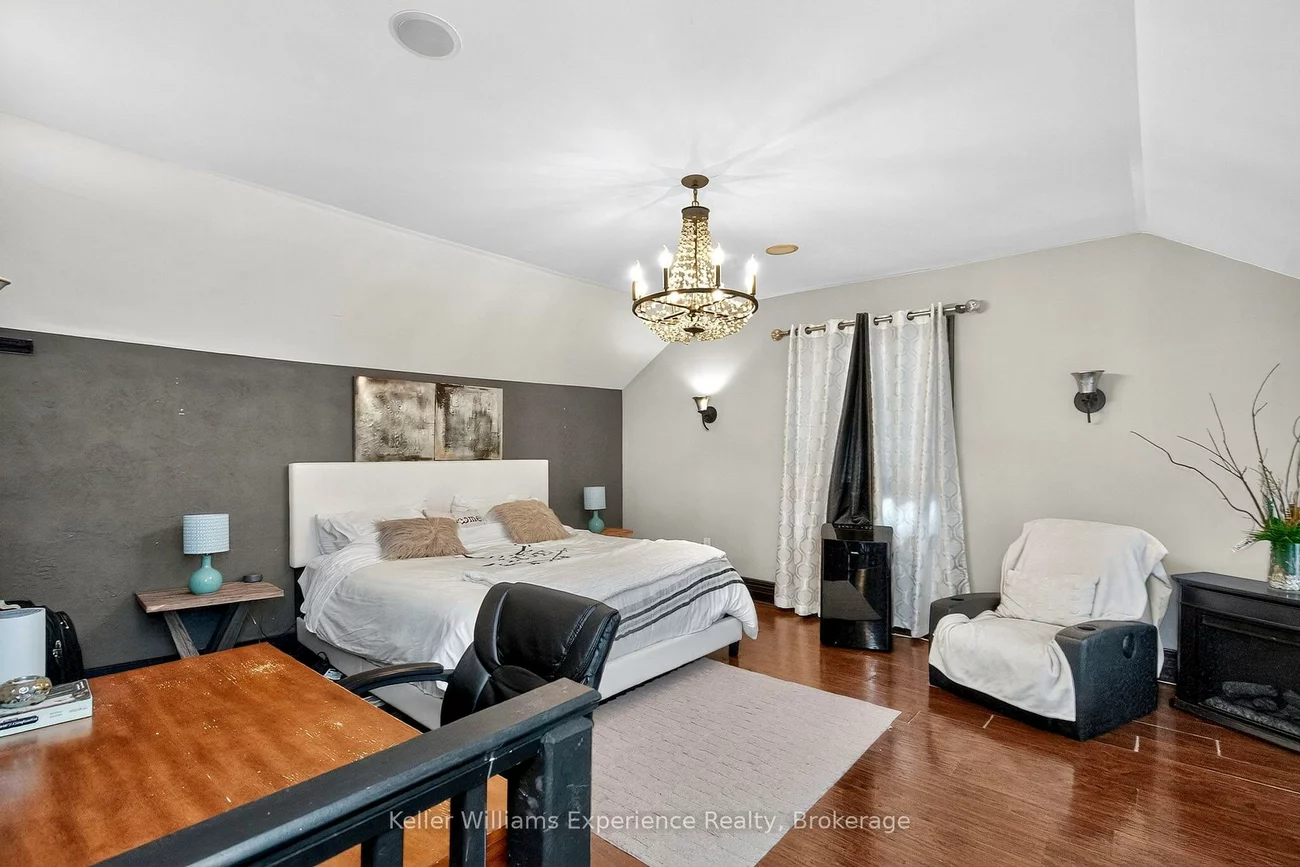 49, Mary, City Centre, Barrie