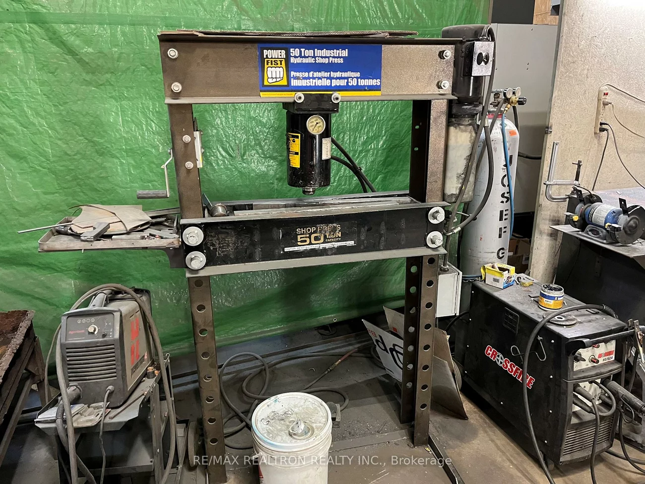 31, Saunders, 400 East, Barrie