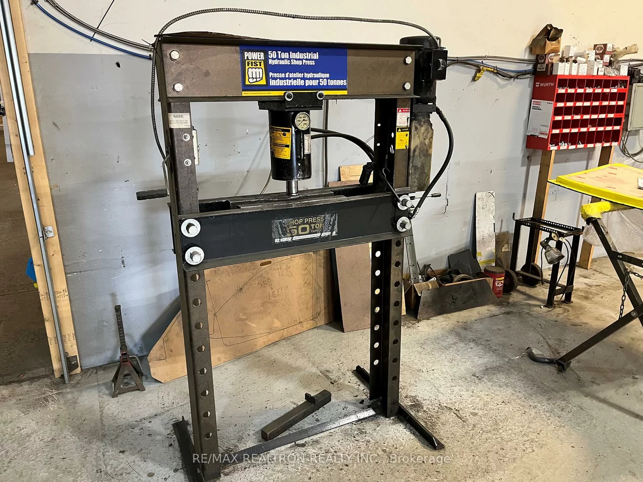 31, Saunders, 400 East, Barrie