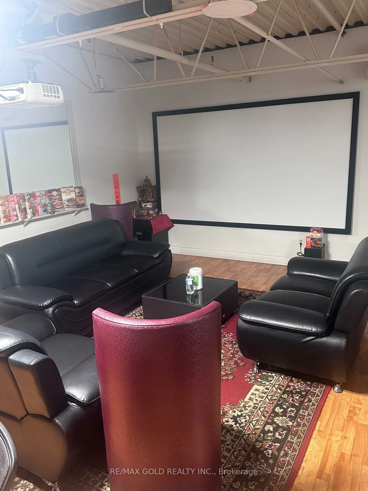 25, SAUNDERS, 400 East, Barrie