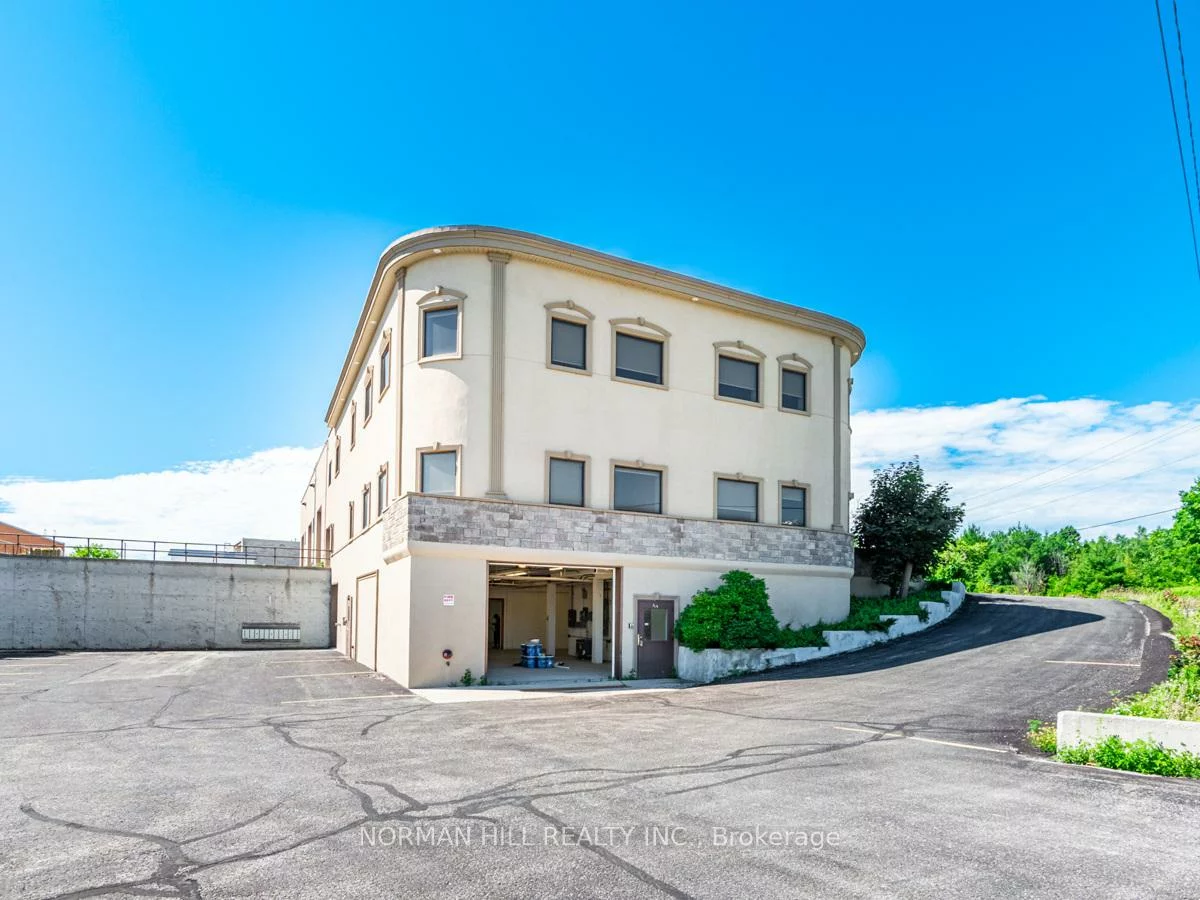 27, Hooper, 400 East, Barrie