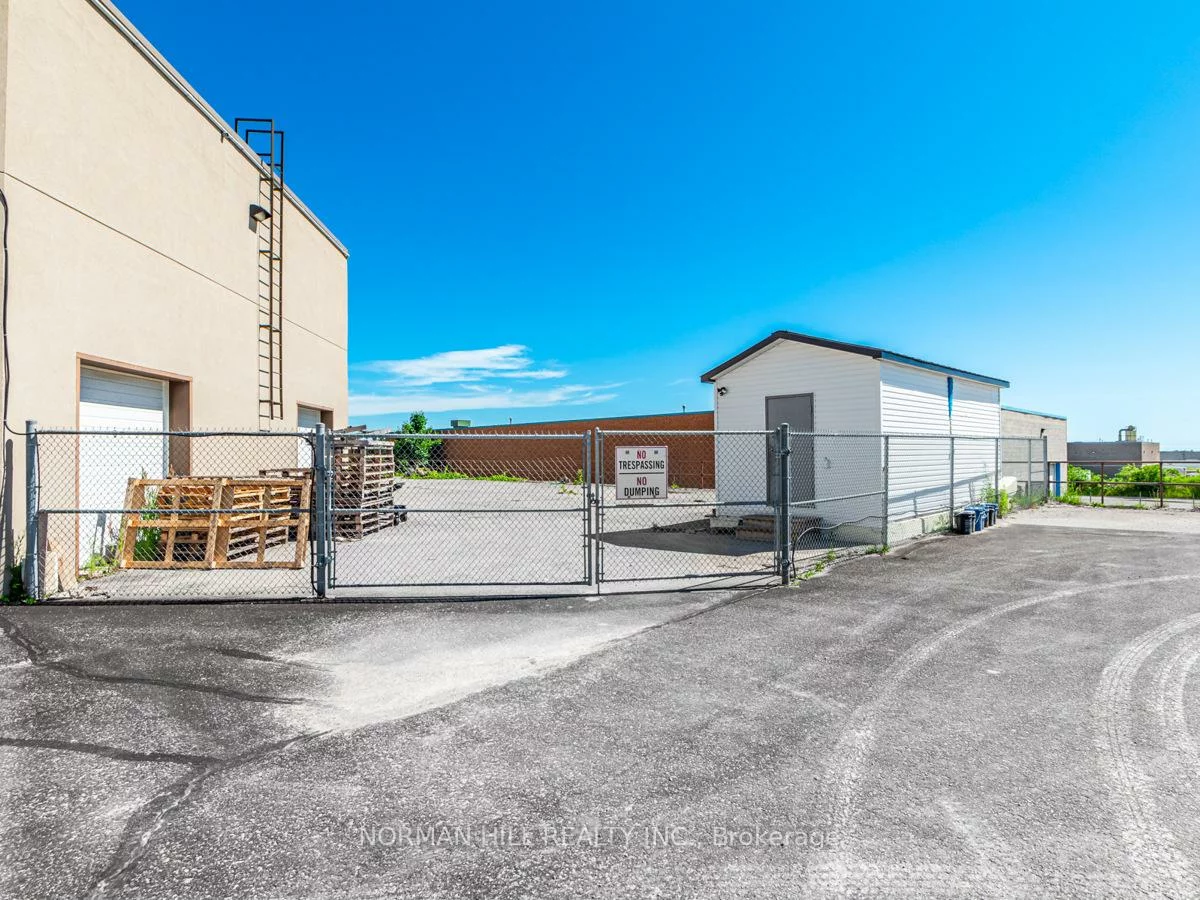 27, Hooper, 400 East, Barrie